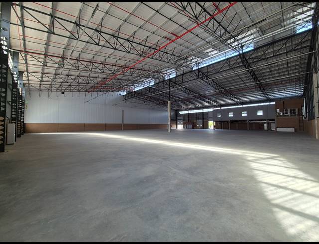 3,150M² WAREHOUSE TO LET IN LINBRO PARK